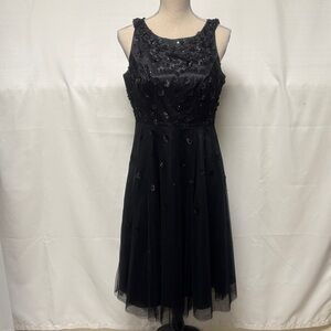 Attitude Chic Black Sleeveless Midi Dress